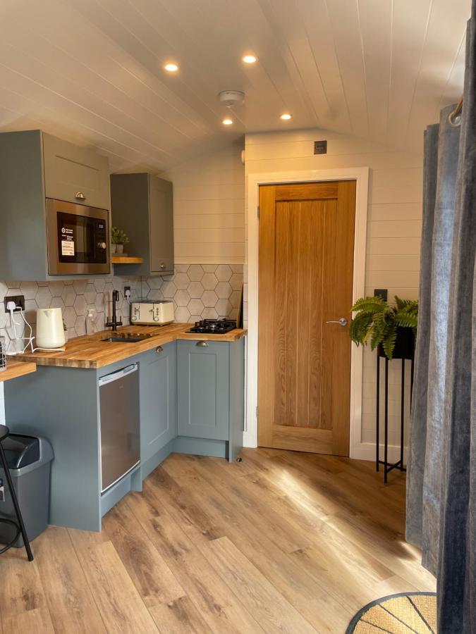 Dee Lodge With Private Hot Tub Llangollen Eksteriør bilde